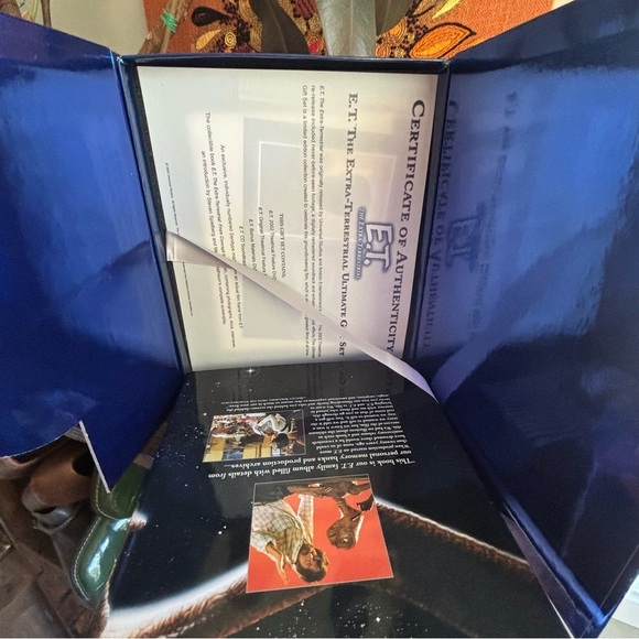 Universal| E.T. Ultimate Gift Set DVD Book Soundtrack CD Ltd Ed Stenotype - Picture 3 of 9
